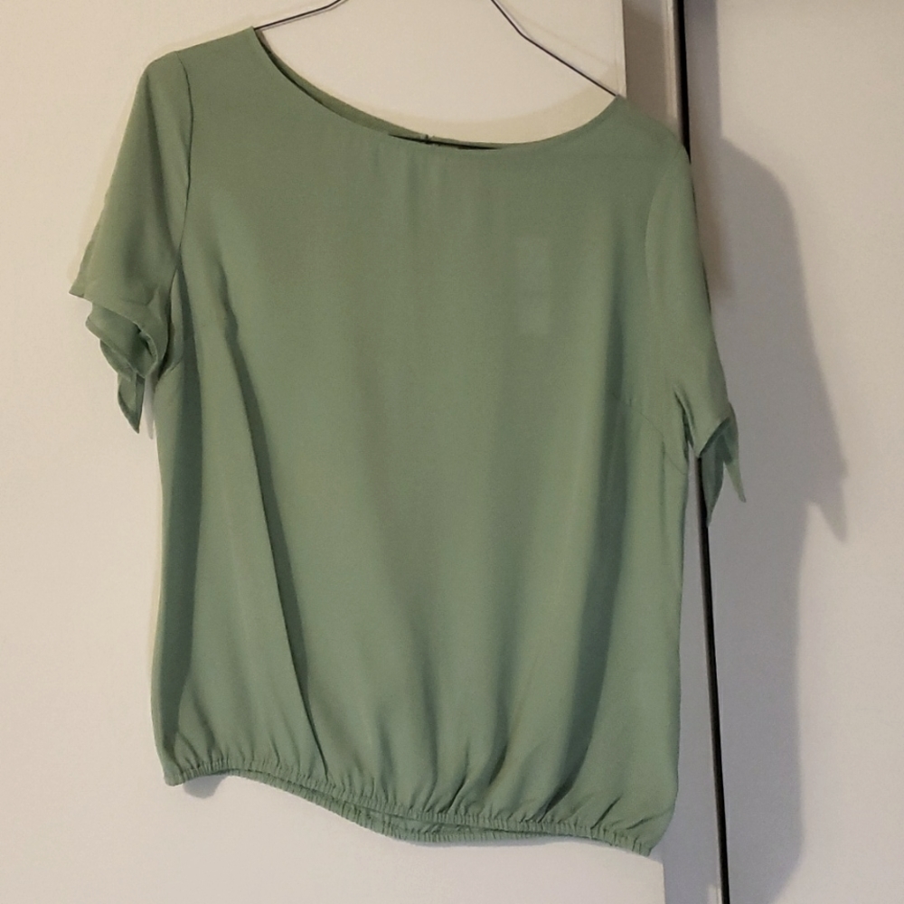 Spring green NY&C top, size L, nwt